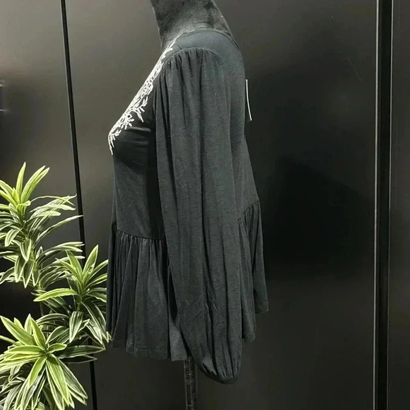 Emily Danielles Embroidered V-neck,peplum, crisscross V-back long sleeve top - Picture 6 of 12